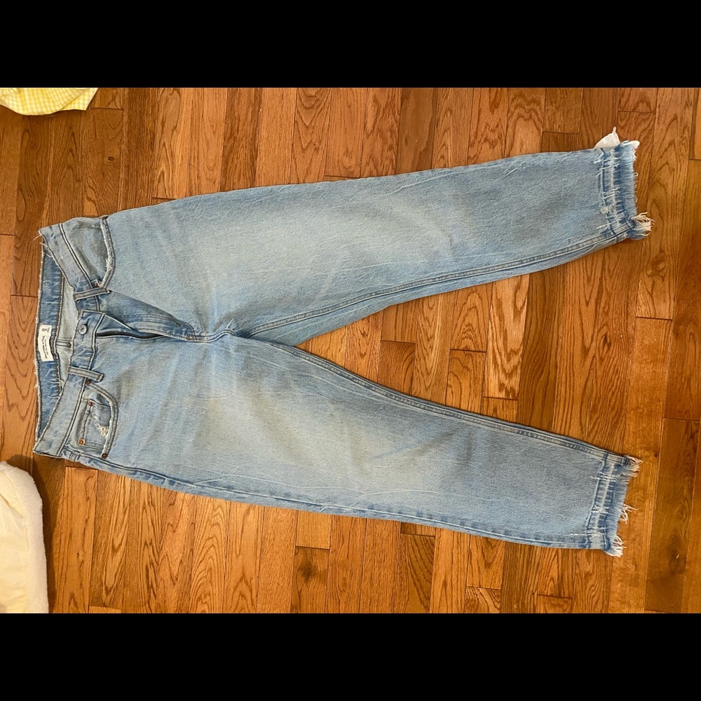 ABERCROMBIE HIGH RISE MOM JEAN